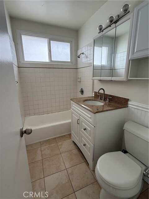 Building Photo - 714 Loma Dr