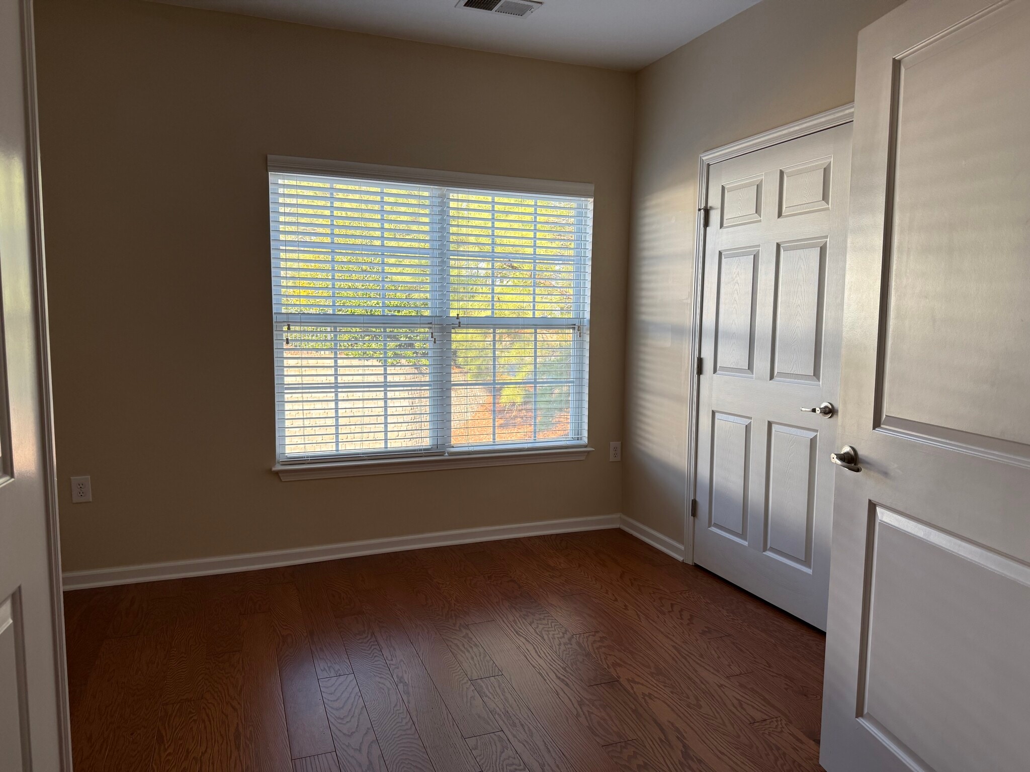 Building Photo - 6801 Hanesbrook Cir