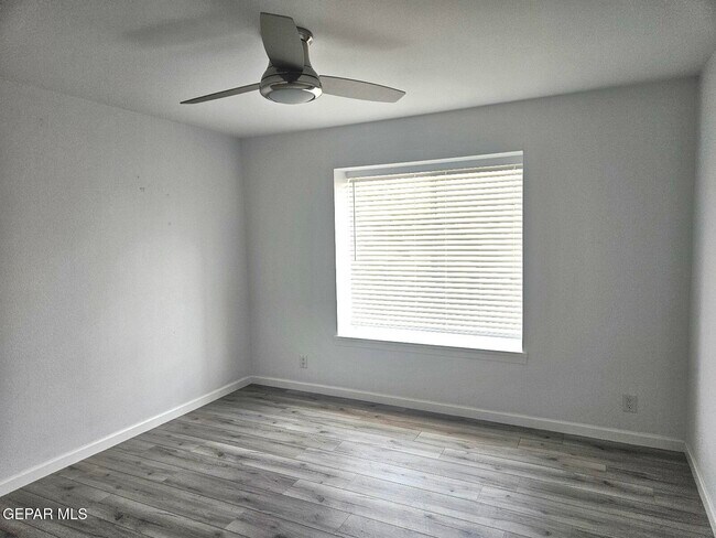 Building Photo - 10000 Honolulu Dr