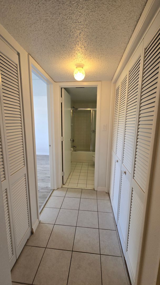 Building Photo - Nice 2/2 in the Gated East Lake Woodlands community