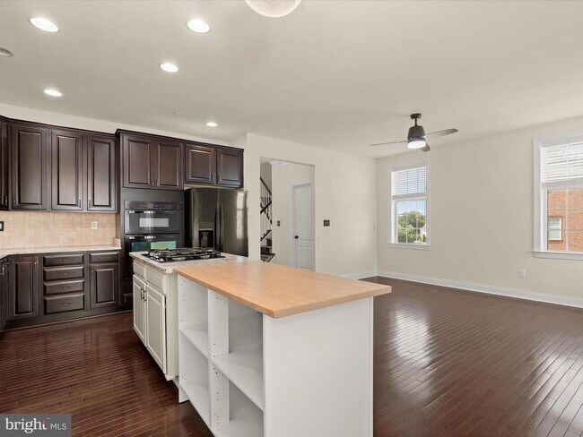 Building Photo - 7761 Crystal Brook Way