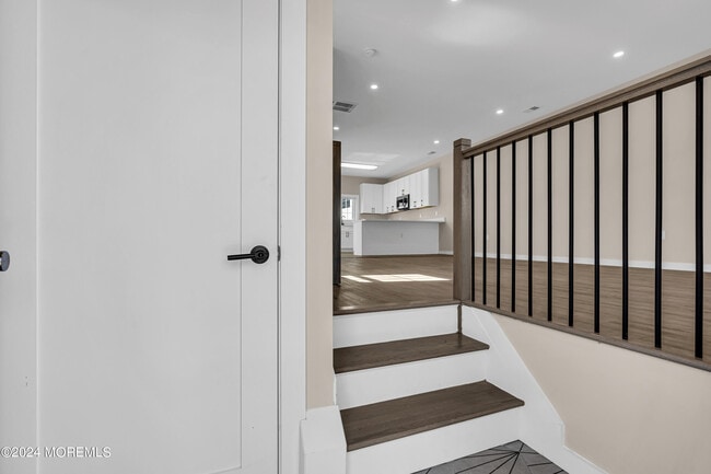 Building Photo - 333 1st St