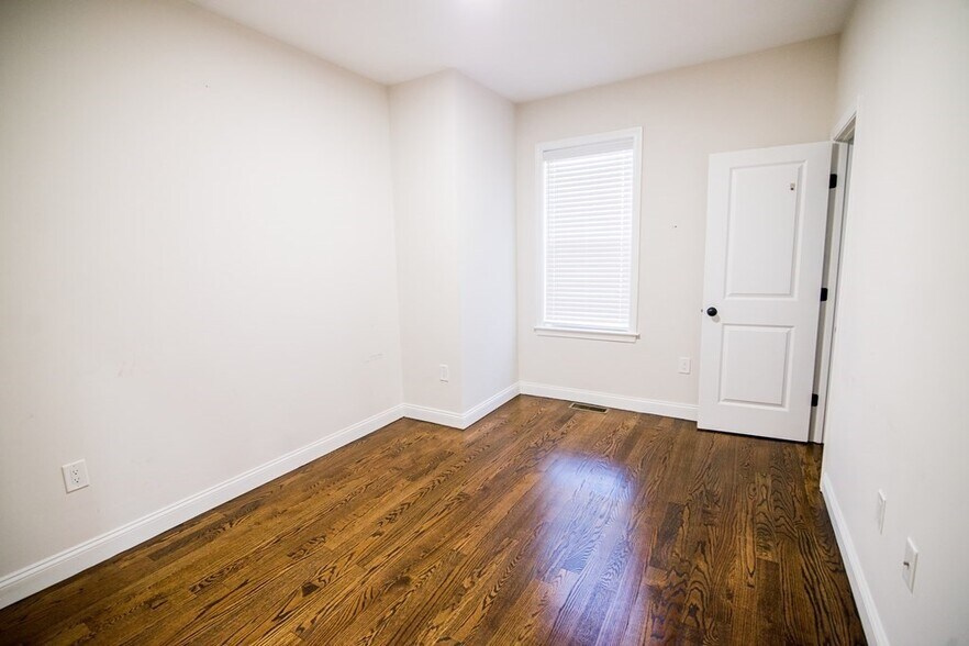 Building Photo - 757 Washington St