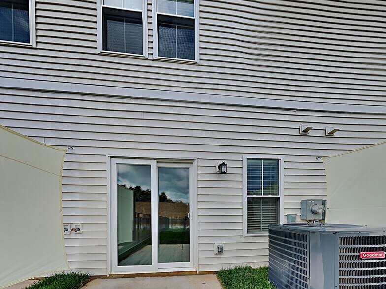 Building Photo - 2395 Eagle Creek Ct