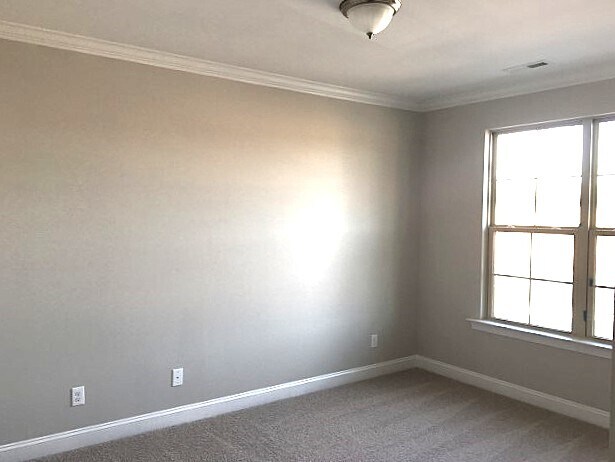 Building Photo - 1304 Oakhurst Dr