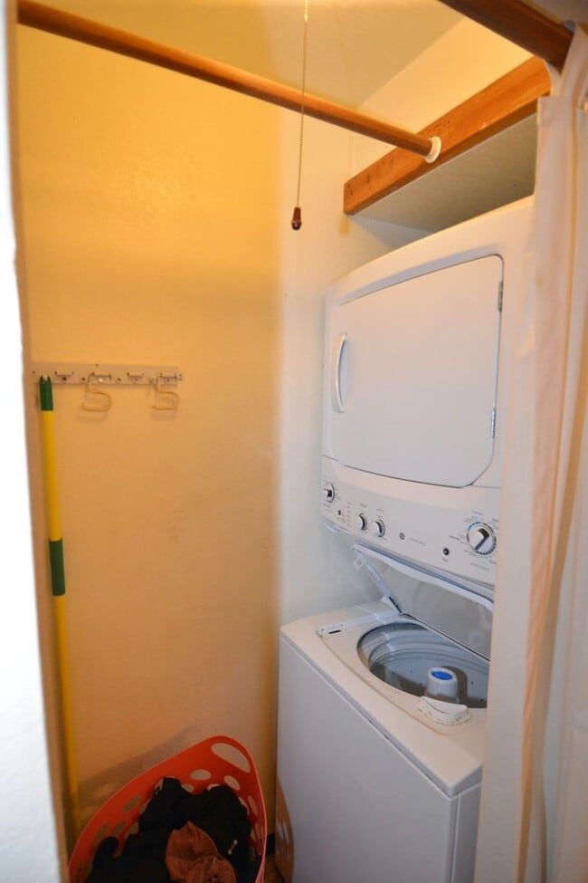 Building Photo - University Meadows Condo For Rent