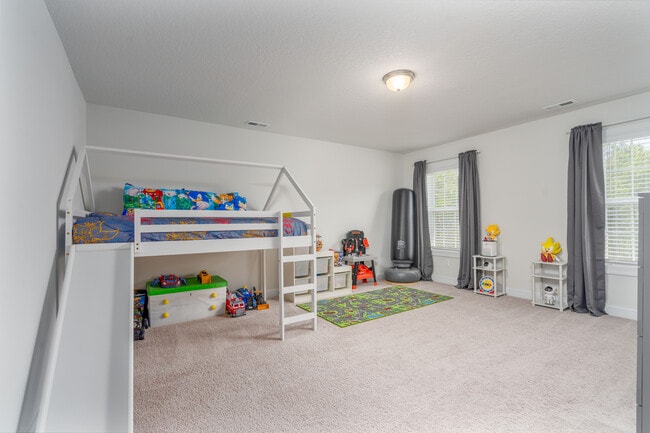 Building Photo - 595 Appalachian Trl S