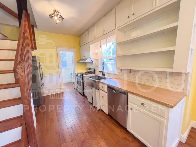 Building Photo - Patty Jewett Bungalow