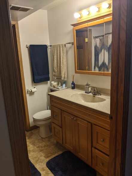 Bath - 1014 10th Ave N
