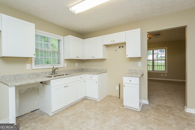 Building Photo - 6671 Emily Ln