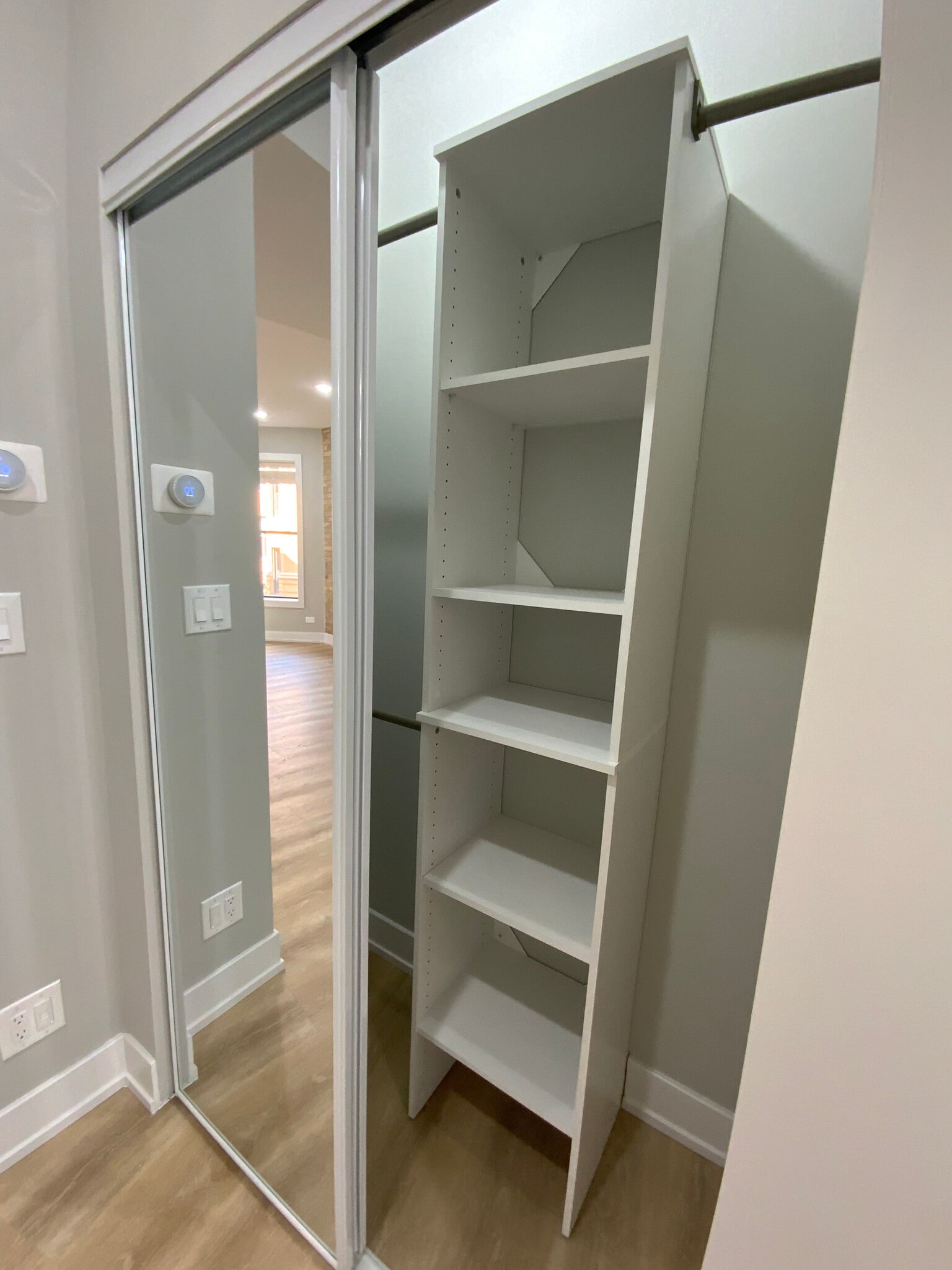 Building Photo - 423 W Belden Ave