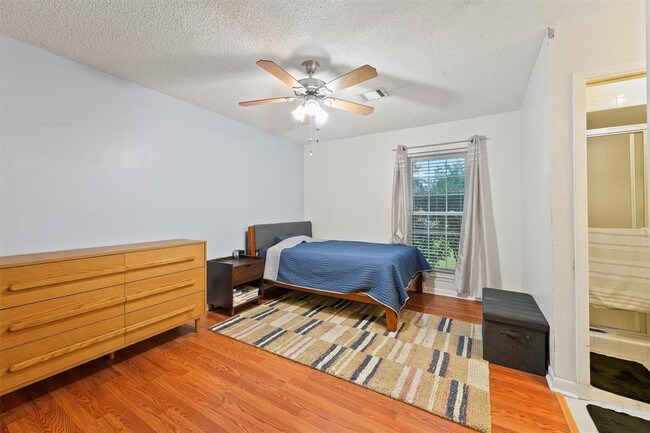 Building Photo - 14206 Duncannon Dr
