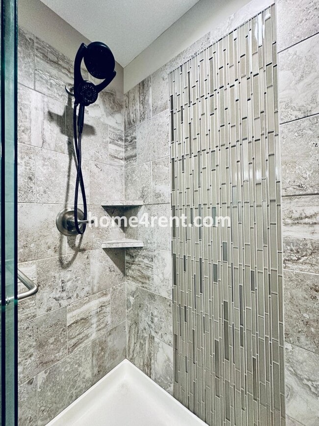 Building Photo - Stunning, Maintenance Free Townhome in Desoto w/ an Elegant Kitchen and Wood Floors Throughout!