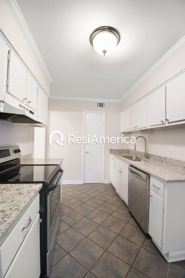 Building Photo - Fully Renovated 3BR/2B home in 38134!