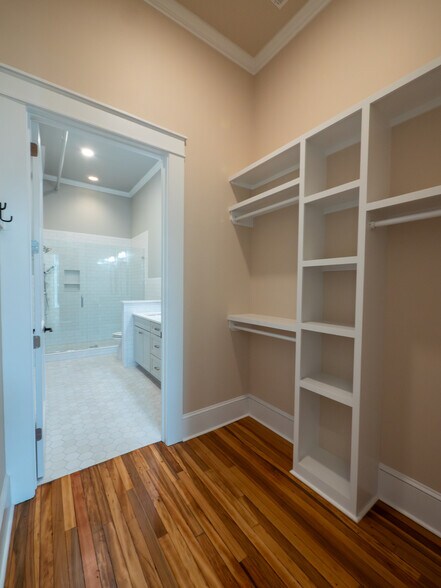 Building Photo - 121 N Main St