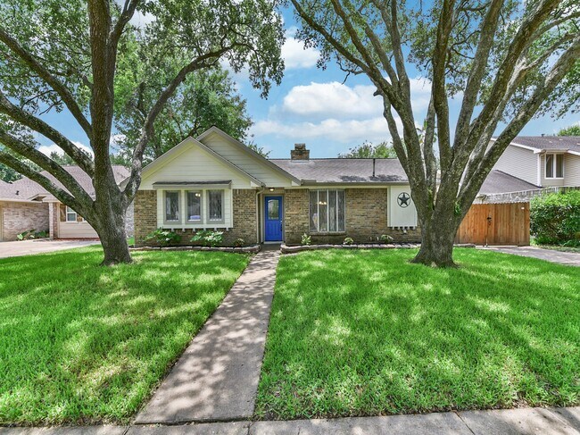 Building Photo - 21335 Park Mt Dr