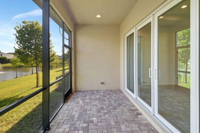 Building Photo - 6051 Stonecrest Ct