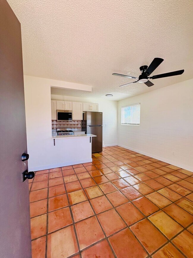 Building Photo - 817 S Melody Ln