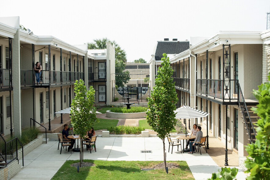 Primary Photo - Courtyard @ Ironworks