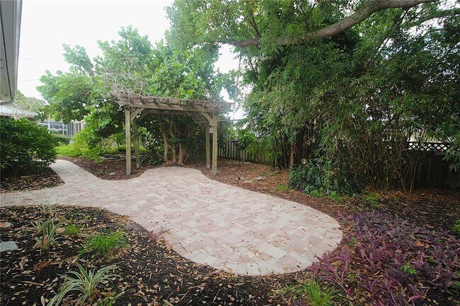 Building Photo - 6512 Bowline Dr