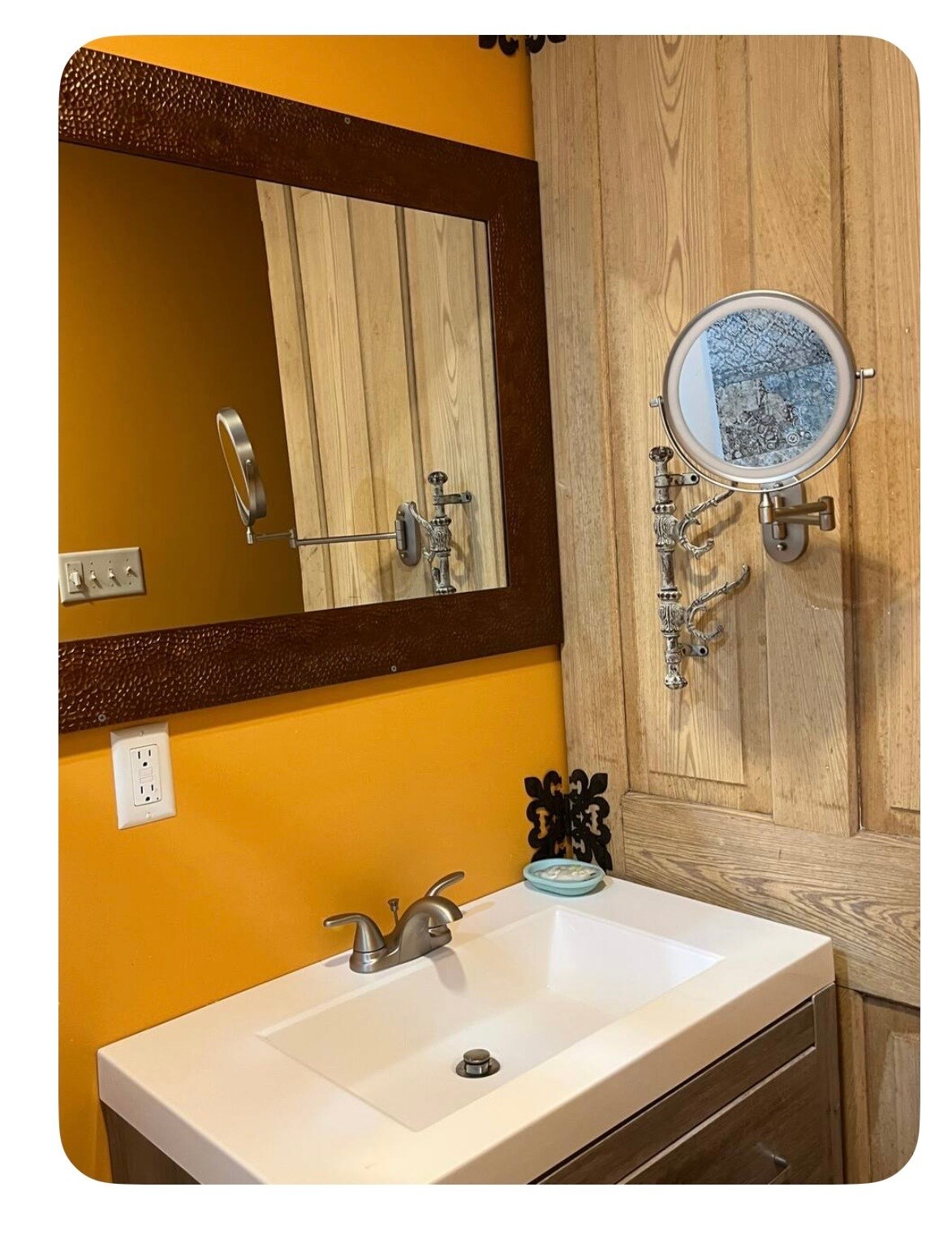 Building Photo - 608 Kerlerec St