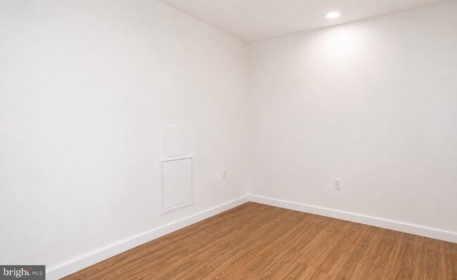 Building Photo - 10201 Grosvenor Pl