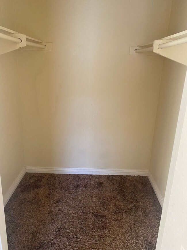 Building Photo - 4401