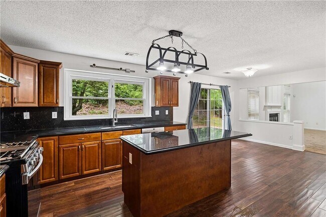 Building Photo - 6285 Barwick Ln