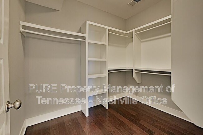 Building Photo - 1011B Caldwell Ave