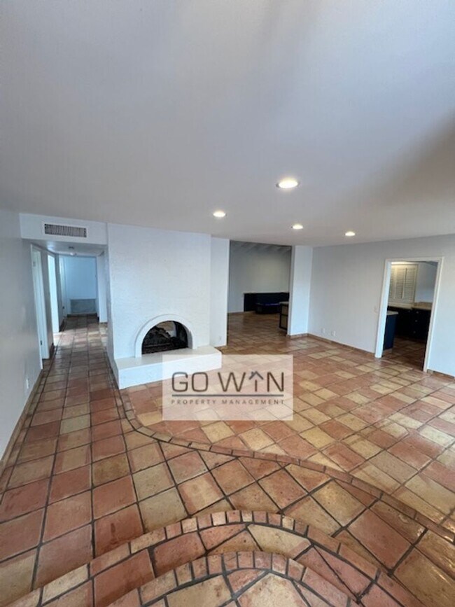 Building Photo - 4 Bed/ 2 Bath - House Tempe