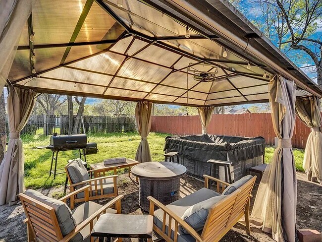 Building Photo - 4208 Wiman Dr
