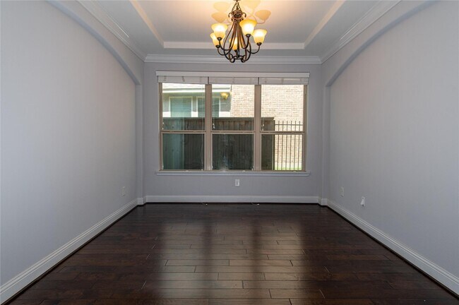 Building Photo - 7 Whispering Thicket Pl