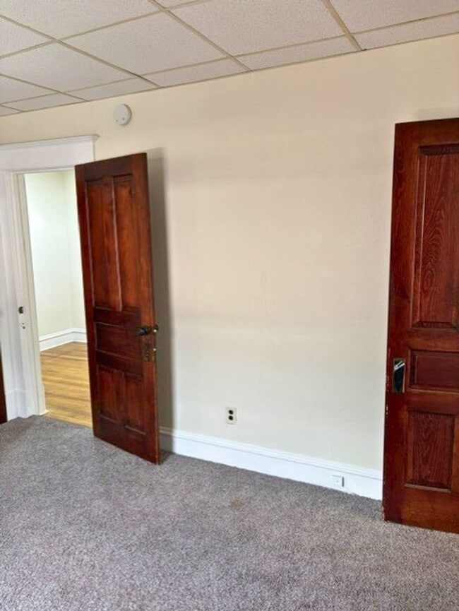 Building Photo - 216 Lafayette Ave NE