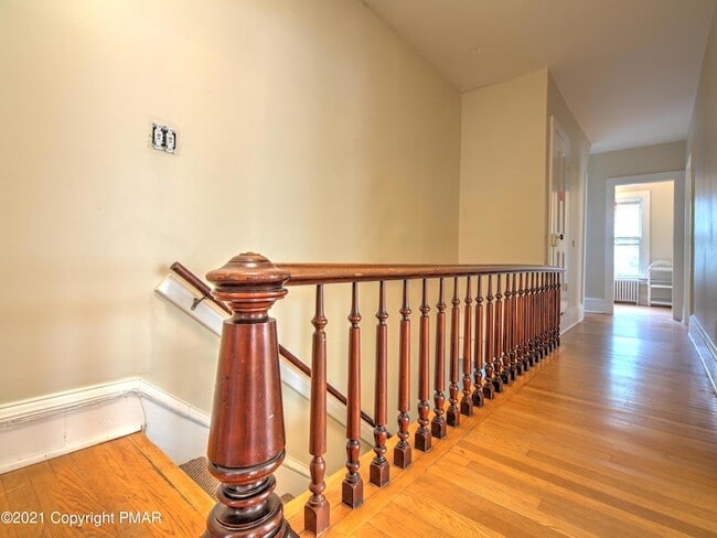 Building Photo - 707 Scott St