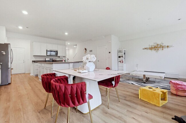 Building Photo - 5920 Hawkweed Dr