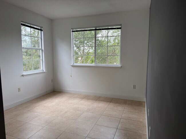 Building Photo - 9905 Baywinds Blvd
