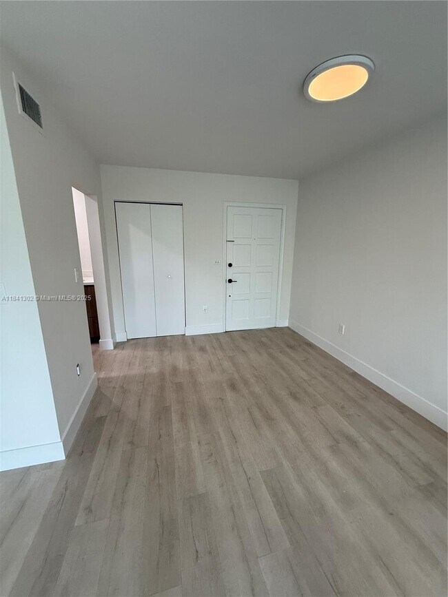 Building Photo - 1150 Madruga Ave