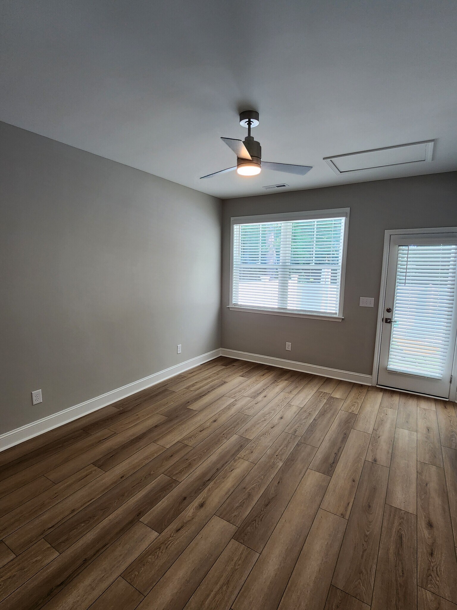 Master Bedroom - 3918 Gloucester Dr