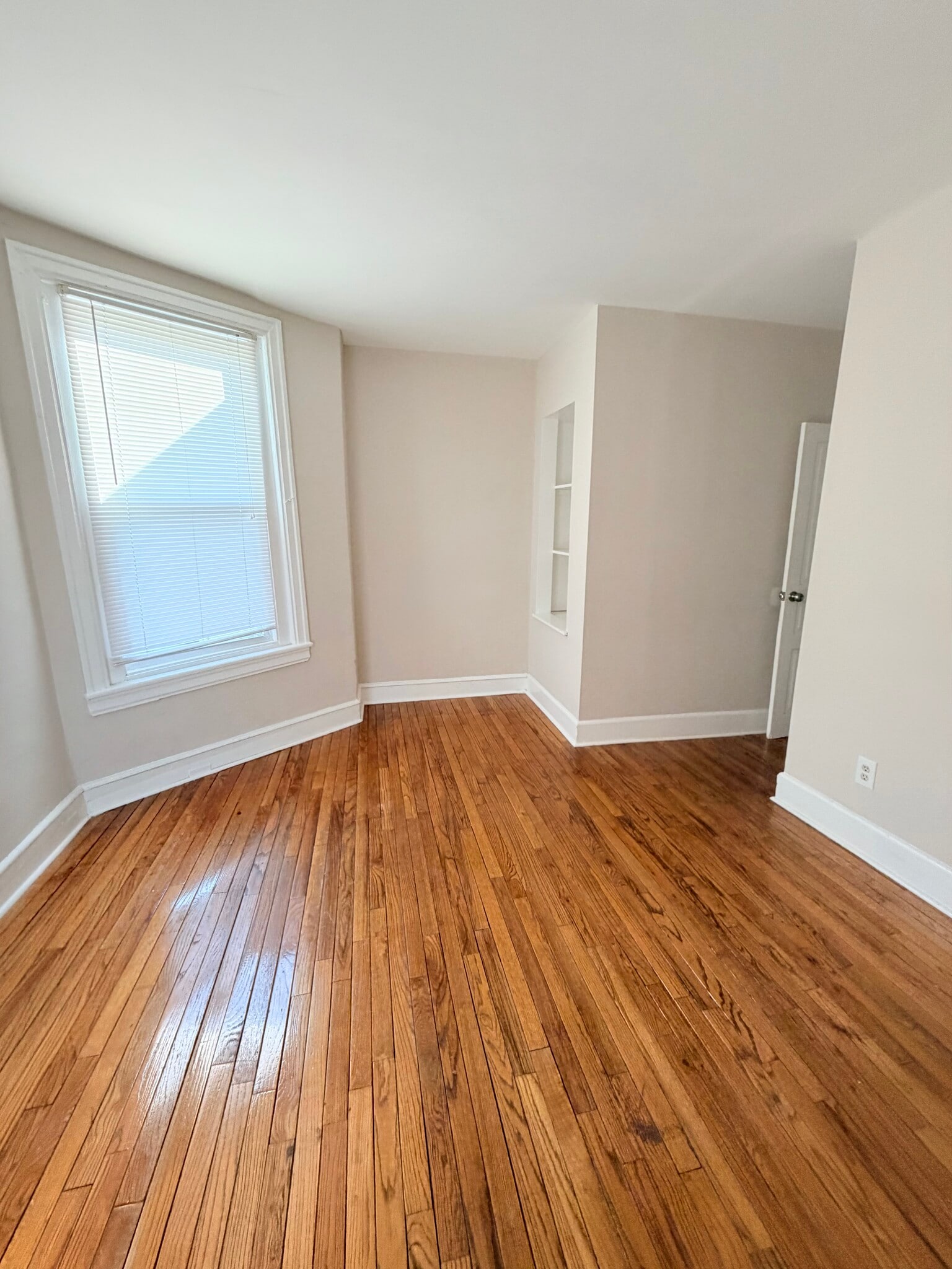 Building Photo - 123 Walnut Ave