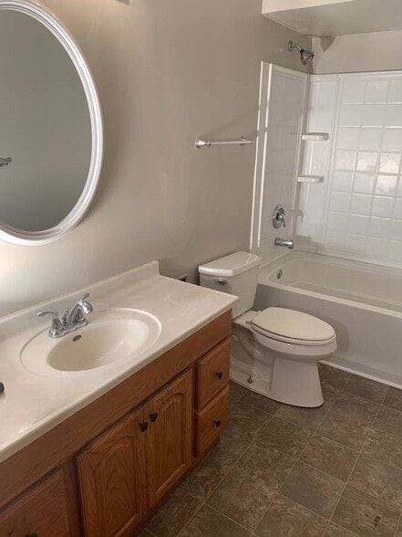 Building Photo - 4214 Eastridge Dr