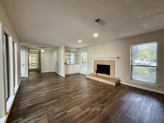 Building Photo - 5040 Thunder Rd