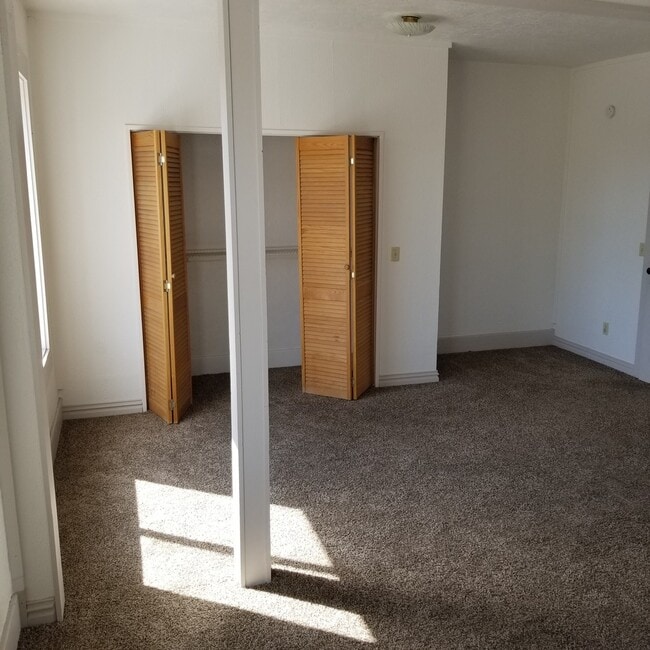 Building Photo - Spacious 2 bed 1 bath apartment on Main st...