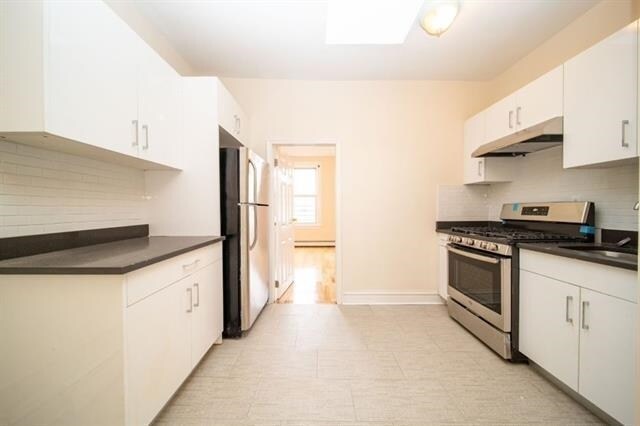 Building Photo - 538 Bramhall Ave