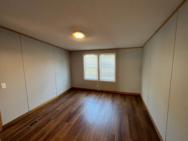 Building Photo - 492 McSwain Rd