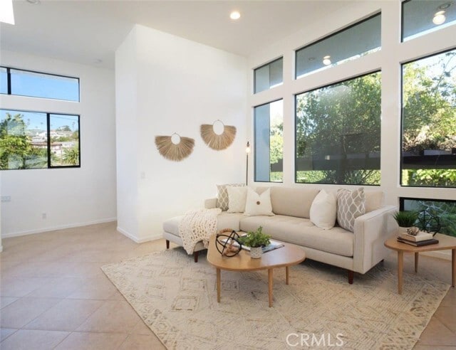 Building Photo - 2105 W Paseo Del Mar