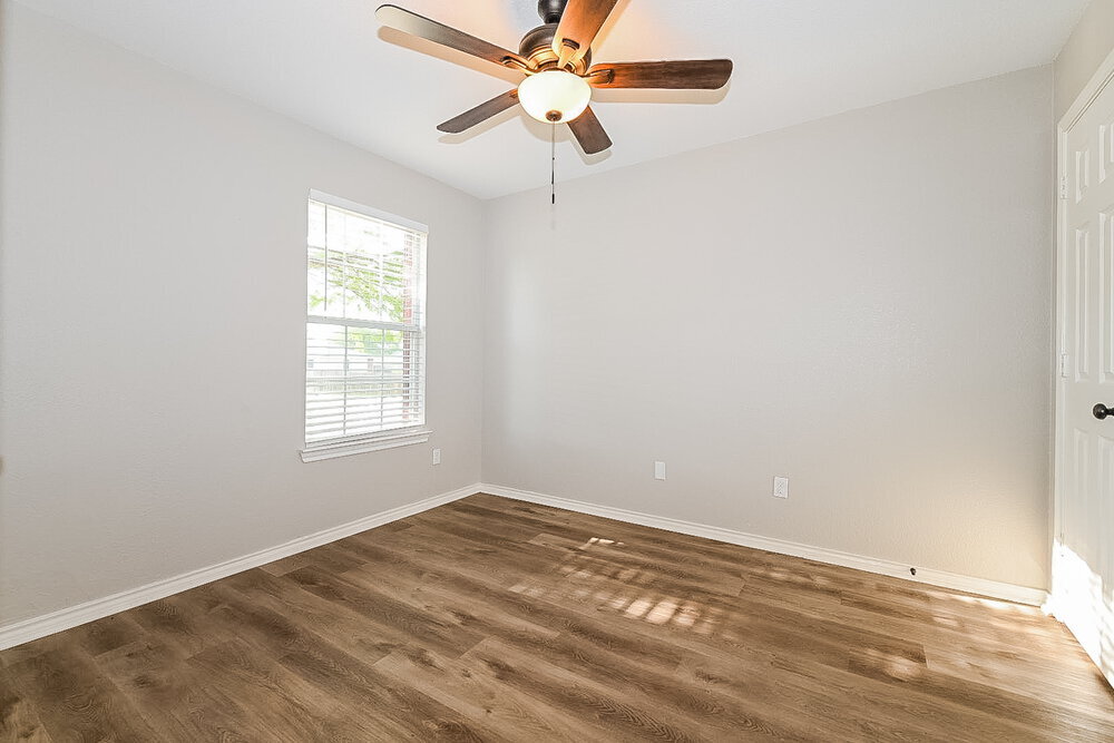 Building Photo - 1112 Hampton Dr