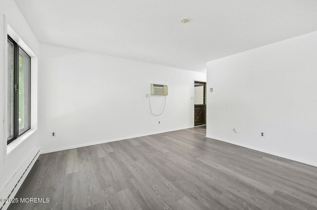 Building Photo - 120 Amberly Dr