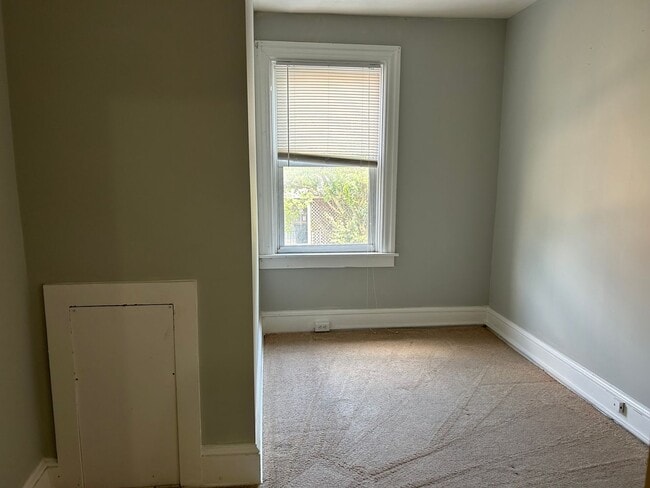 Building Photo - Welcoming 3 Bedroom in Lancaster City