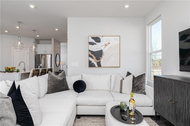 Building Photo - 3085 Cambridge Ml St