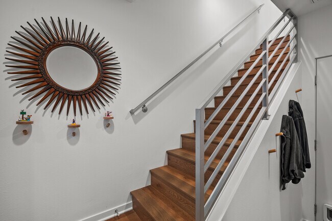 Building Photo - 4831 Craner Ave